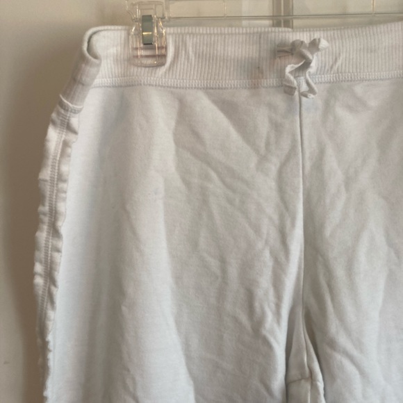 Cute Jogger Capri with tramp stamp
Size Ins Junior - Picture 4 of 6